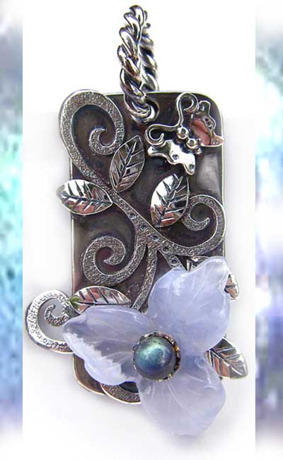 �u���[�J���Z�h�j�[�̂��Ԃƃ��u���h���C�g�̃y���_���g�g�b�v